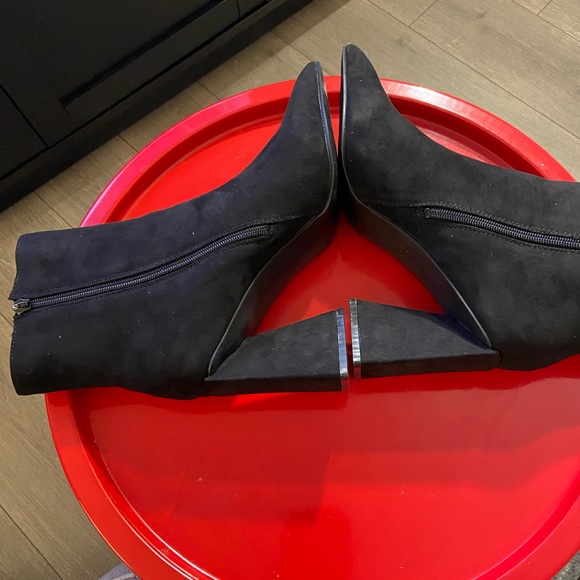 New - BARIII faux suede heeled ankle boots - size 11 - Picture 3 of 9